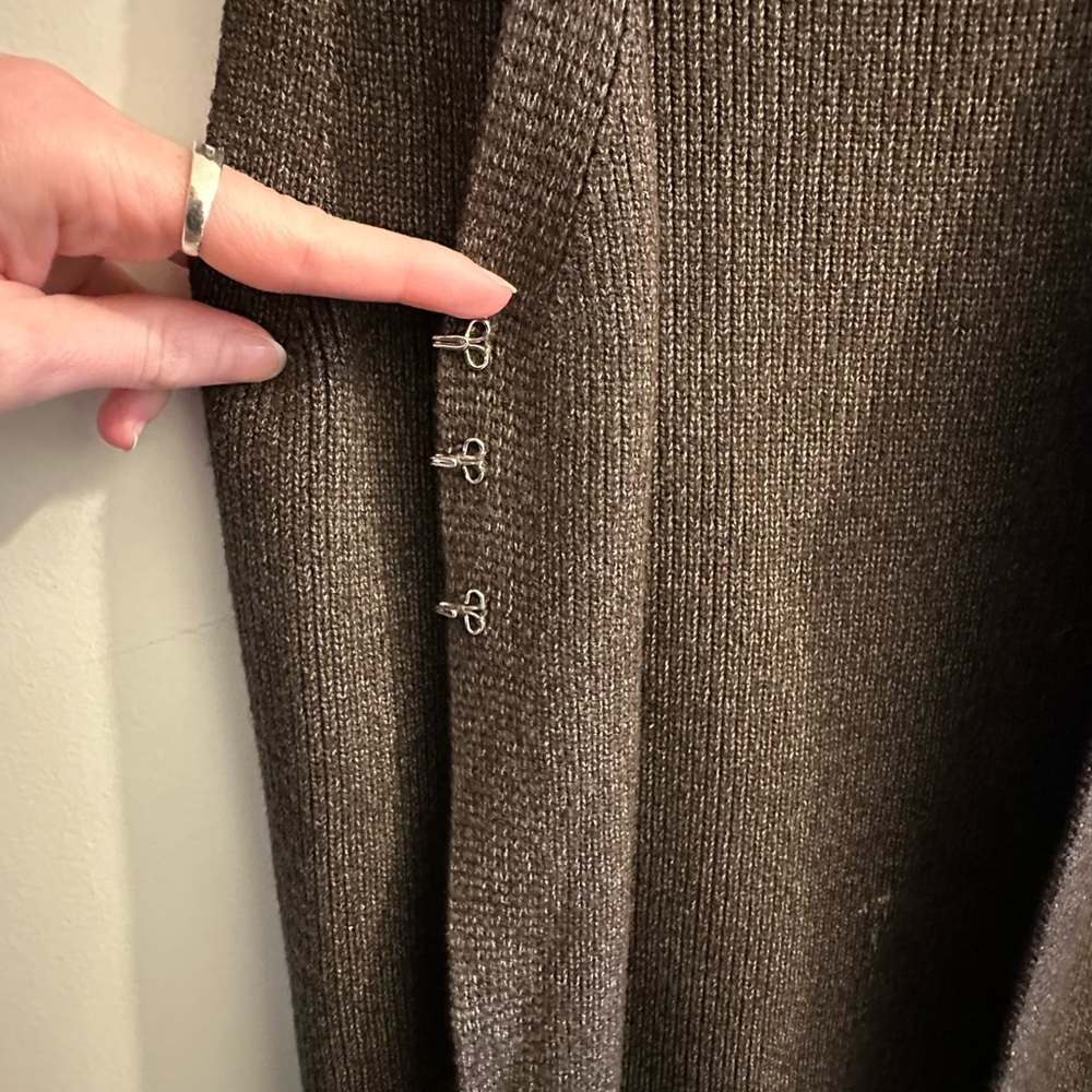 Commense Rib Sweater Vest - Picture 6 of 7